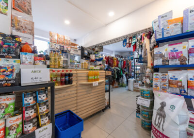 Prodejna krmiv a potřeb pro mazlíčky.